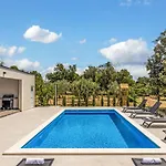 Certus By Interhome * Brisevo