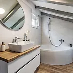 Certus By Interhome *