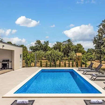 Certus By Interhome * Brisevo