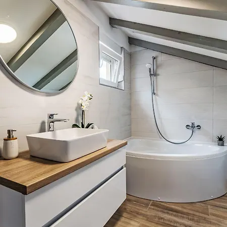 Certus By Interhome *