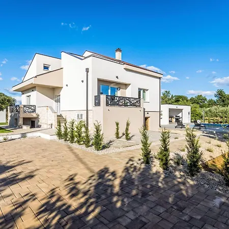 Certus By Interhome Brisevo