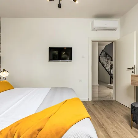 Certus By Interhome * Brisevo