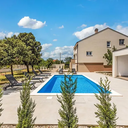 Certus By Interhome * Brisevo