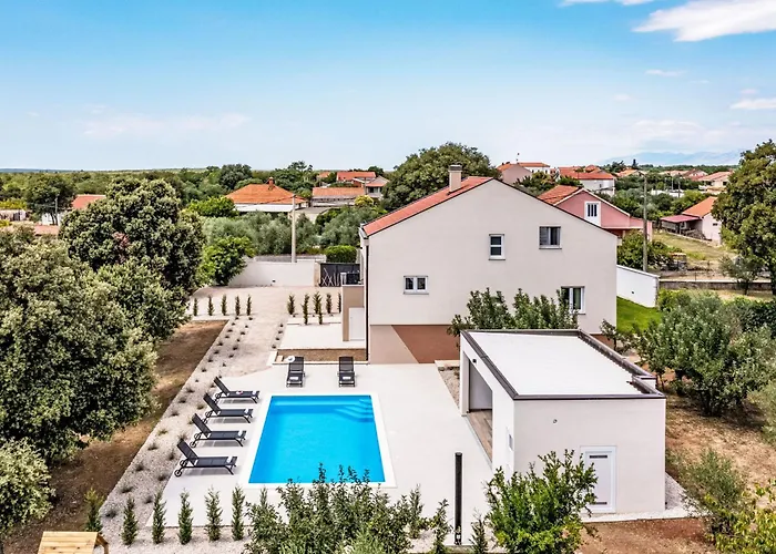 Certus By Interhome * Brisevo